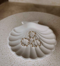 Load image into Gallery viewer, Freshwater Pearl and Flower Beaded Ring
