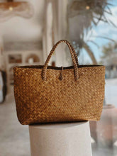 Load image into Gallery viewer, Isla Woven Purse
