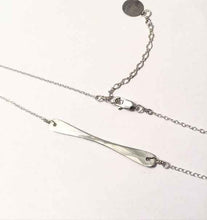 Load image into Gallery viewer, Handlebar hammered bar necklace
