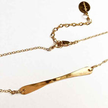 Load image into Gallery viewer, Handlebar hammered bar necklace
