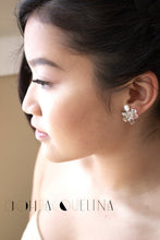 Load image into Gallery viewer, Swarovski Flower hair pins
