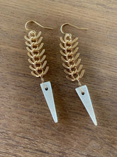 Load image into Gallery viewer, Black/White Spike Zipper earrings

