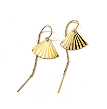 Load image into Gallery viewer, Fan shell threader earrings
