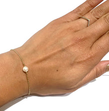 Load image into Gallery viewer, Single Round Pearl sparkle bracelet, Lindsay pearl and rhinestone crystal bracelet

