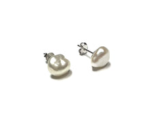 Load image into Gallery viewer, Genuine pearl stud earrings
