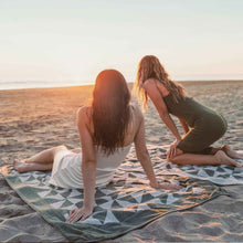 Load image into Gallery viewer, Umbra Towels
