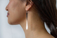 Load image into Gallery viewer, Pillar thread earrings
