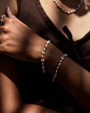 Load image into Gallery viewer, Freshwater Pearl and Flower Beaded Bracelet
